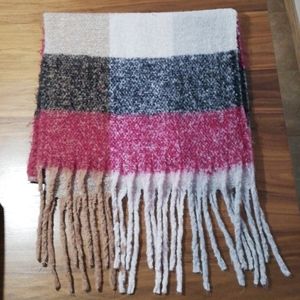 2/20 Comfy scarf